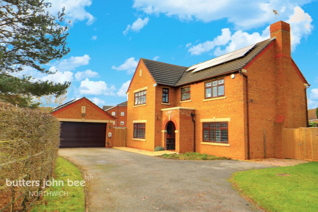 Monarch Drive, Northwich 4 bed detached house for sale £500,000