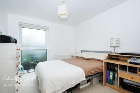 2 bedroom flat for sale, Meadowcourt Road, London, SE3