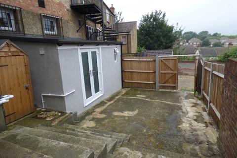 Property to rent, Palmerston Road, Chatham,