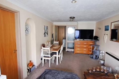 2 bedroom apartment for sale, West Quay Drive, Hayes, Greater London, UB4