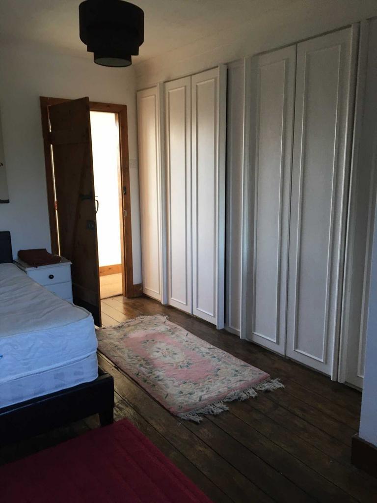 Longdown Lane North, Epsom 1 bed in a house share £600 pcm (£138 pw)