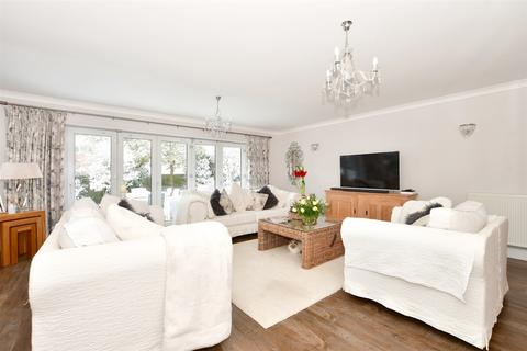 4 Beacon Rise, East Grinstead, RH19 3FR