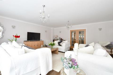 4 Beacon Rise, East Grinstead, RH19 3FR