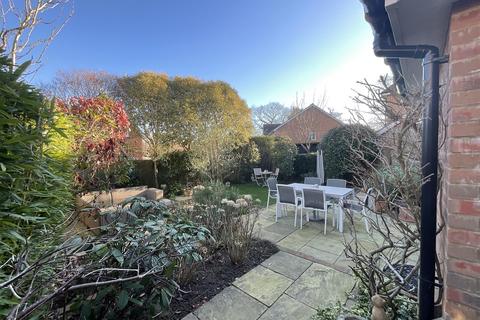 4 Beacon Rise, East Grinstead, RH19 3FR