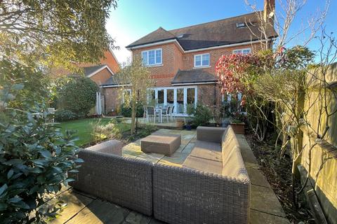 4 Beacon Rise, East Grinstead, RH19 3FR