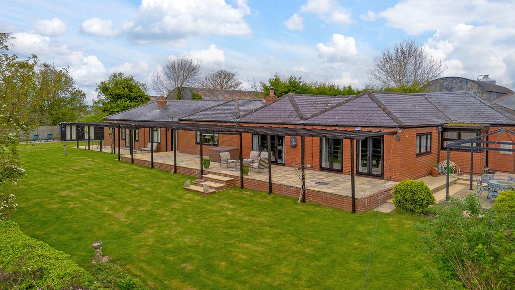 Cues Lane Wiltshire, SN6... 6 bed detached house for sale