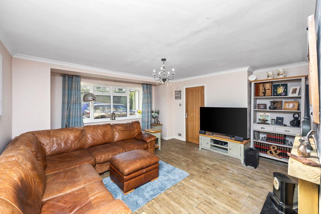 Horley, Horley RH6 4 bed detached house for sale £575,000