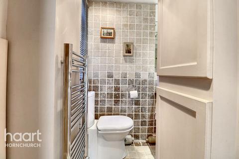 25 Burnway, Hornchurch, RM11 3SN