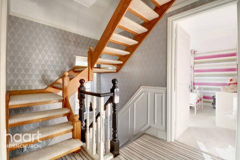 25 Burnway, Hornchurch, RM11 3SN