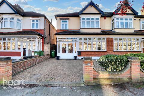 3 bedroom semi-detached house for sale, Burnway, Hornchurch