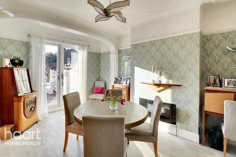 25 Burnway, Hornchurch, RM11 3SN