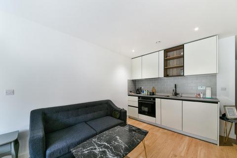 Studio to rent, Fairbank House, Beaufort Square, London, NW9