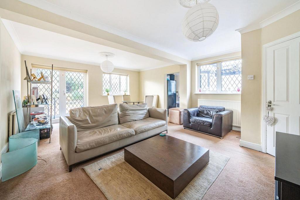 Queensway, West Wickham 3 bed semidetached house for sale £650,000