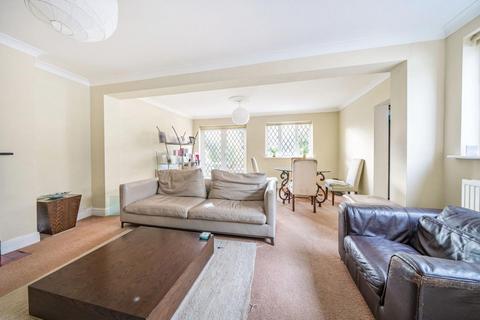 10 Queensway, West Wickham, BR4 9ER
