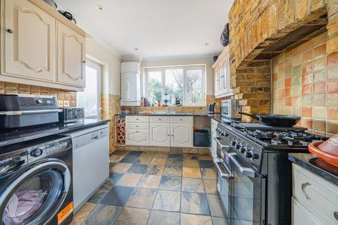 10 Queensway, West Wickham, BR4 9ER