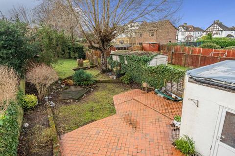 10 Queensway, West Wickham, BR4 9ER