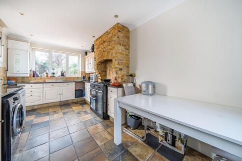 10 Queensway, West Wickham, BR4 9ER