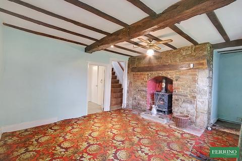 6 bedroom cottage for sale, Silver Street, Littledean, Cinderford, Gloucestershire. GL14 3NN