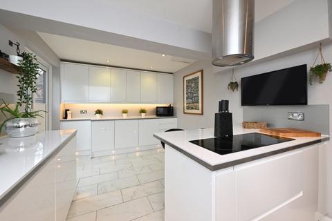 21 Crest Road, St Georges, Telford, TF2 9NG