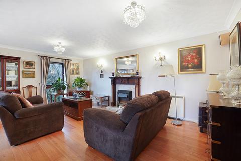 2 bedroom apartment for sale, Gleneagles Court, Chatham ME5