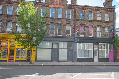 Studio to rent, Harrow Road, London