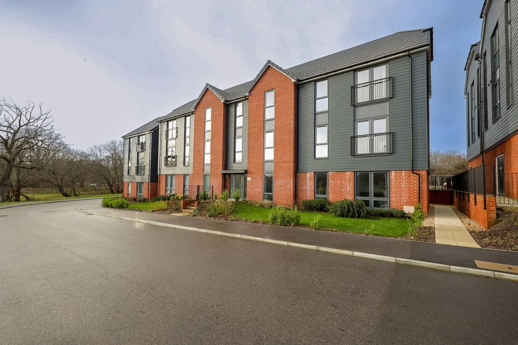 Icarus Avenue, Burgess Hill, RH15 1 bed apartment for sale £220,000