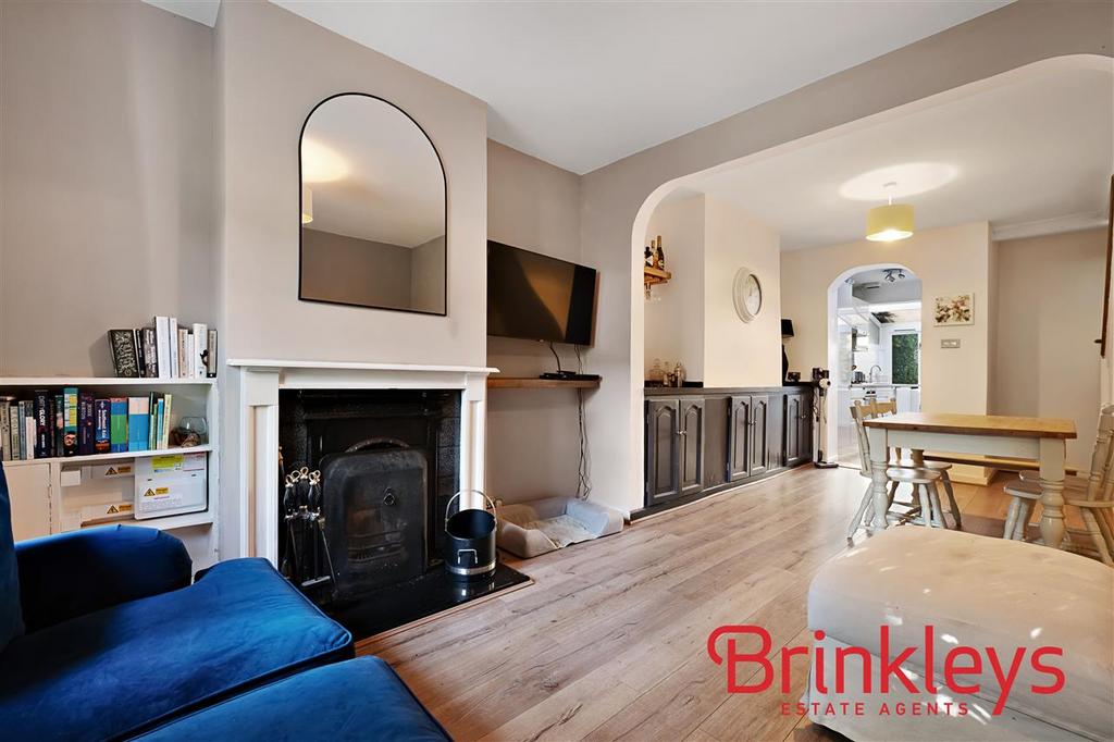 Medfield Street, London 2 bed terraced house to rent £2,500 pcm (£577 pw)