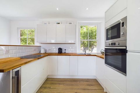2 Elm Tree Road, Looe, PL13 1HY