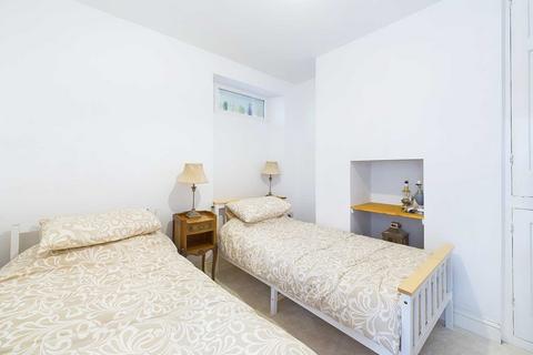 2 Elm Tree Road, Looe, PL13 1HY