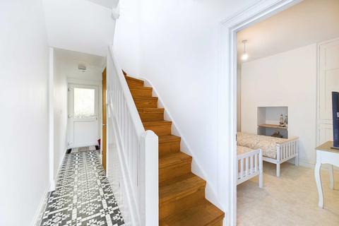 2 Elm Tree Road, Looe, PL13 1HY