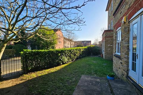 Flat 1, 64 Stainton Road, London, SE6 1AR