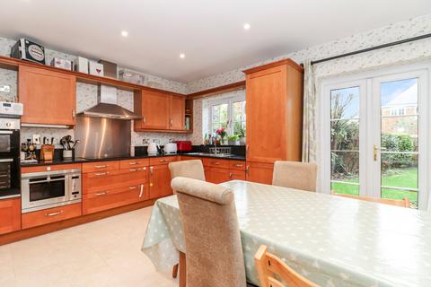 5 Cedar Close, Chesham, HP5 3LL
