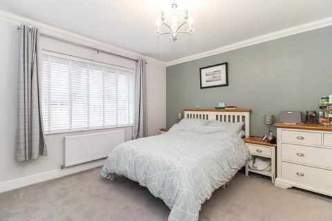 5 Cedar Close, Chesham, HP5 3LL