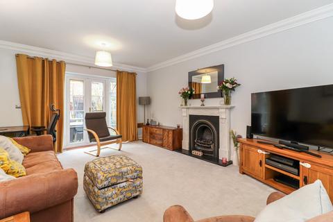 5 Cedar Close, Chesham, HP5 3LL