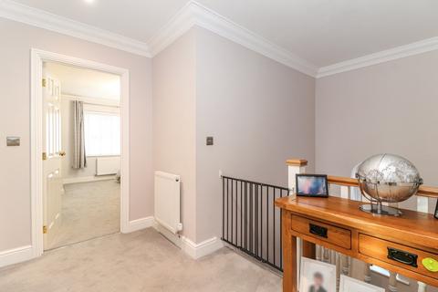 5 Cedar Close, Chesham, HP5 3LL