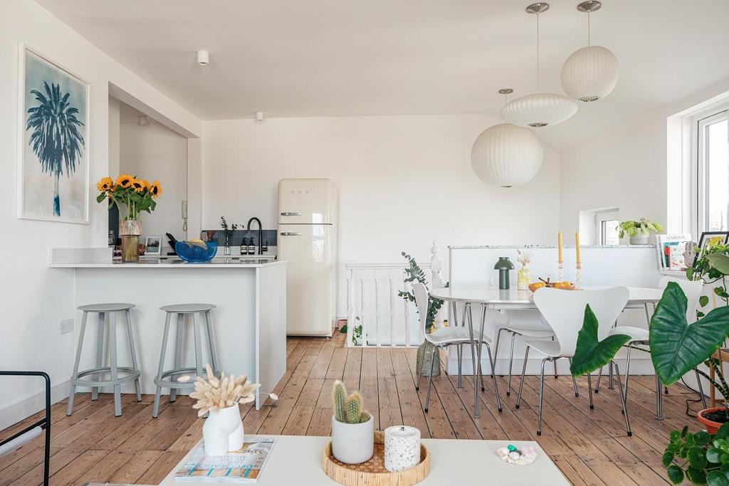 Salford Road, Streatham Hill 2 bed flat £575,000
