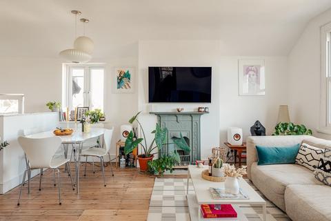 Flat 4, 50 Salford Road, London, SW2 4BG