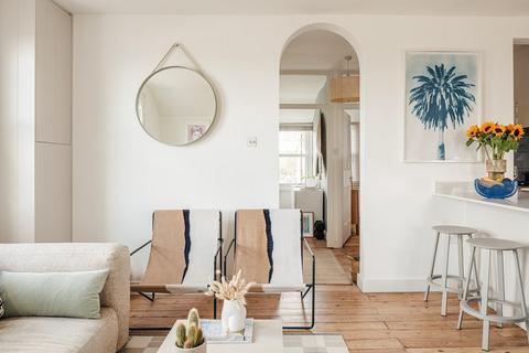 Flat 4, 50 Salford Road, London, SW2 4BG