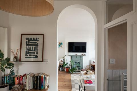 Flat 4, 50 Salford Road, London, SW2 4BG