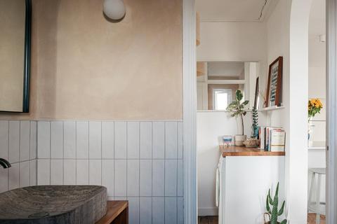 Flat 4, 50 Salford Road, London, SW2 4BG
