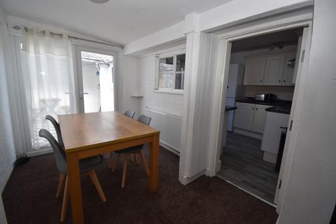 4 bedroom terraced house to rent, Swan Street, Leamington Spa, Warwickshire, CV32