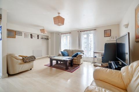 at Flat 3, 60 Queens Road, London SE15