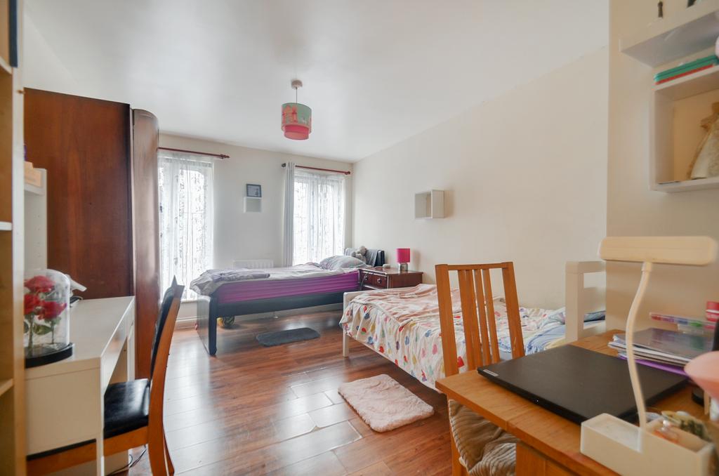 Bedroom 2 Pic 1dp.jpg