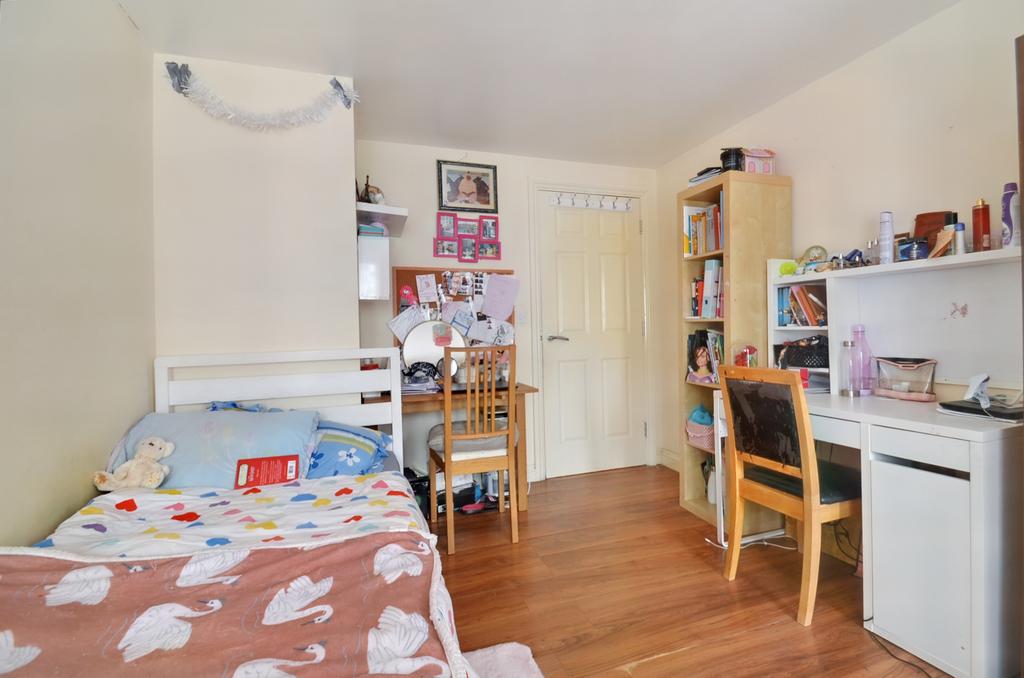 Bedroom 2 Pic 2.jpg
