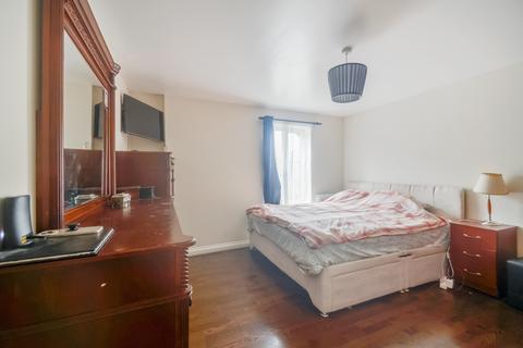 2 bedroom apartment for sale, at Flat 3, 60 Queens Road, London SE15
