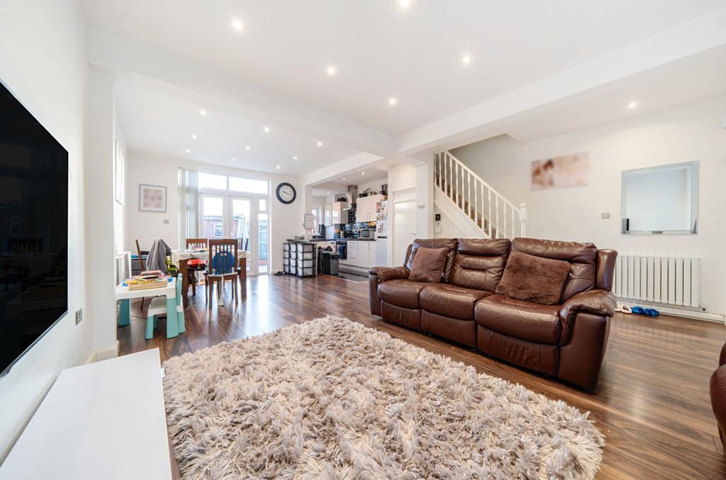 Windsor Avenue, Hillingdon 3 bed terraced house for sale £500,000