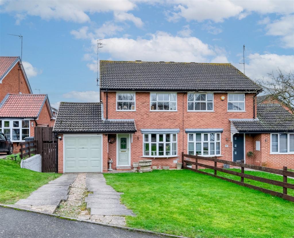 Maisemore Close, Church Hill North, Redditch B98 9LW 3 bed semi