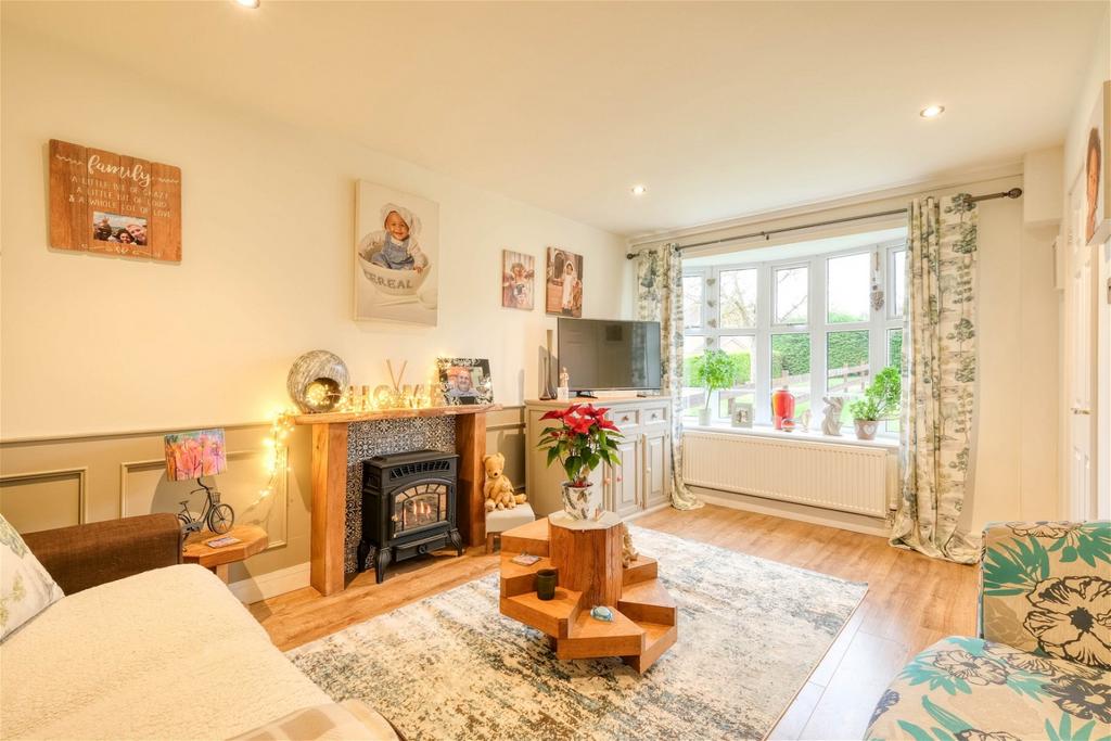 Maisemore Close, Church Hill North, Redditch B98 9LW 3 bed semi