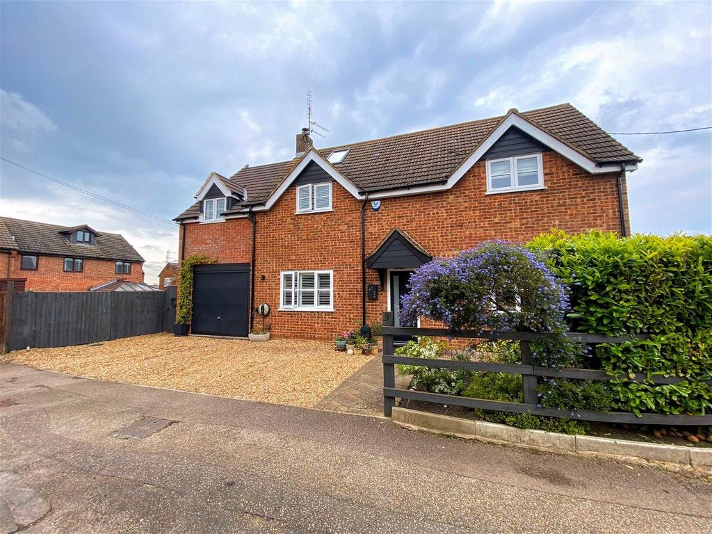 Orchard Road, Bedford MK45 4 bed detached house for sale £749,500