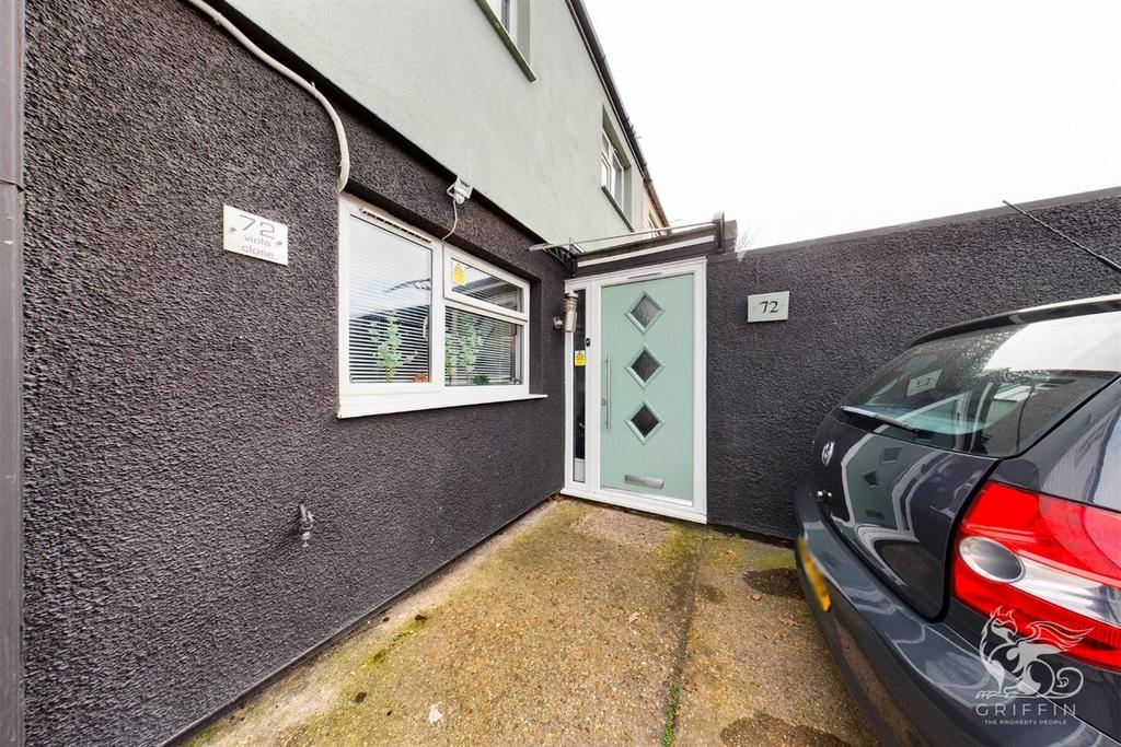 Viola Close, RM15 4 bed terraced house for sale £325,000